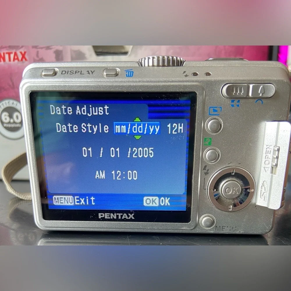 Pentax Optio S60 6MP Compact Digital Camera ＋ Accessory